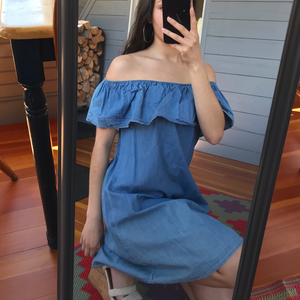 OFF THE SHOULDER RUFFLE DRESS